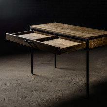 azuolinis-stalas-work-is-not-an-issue