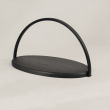 juodas medinis padėklas su rankena